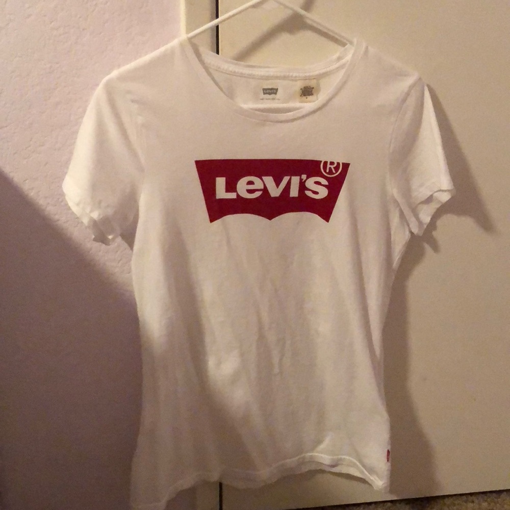 levi shirt with logo